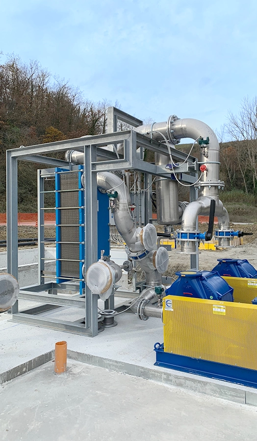 Impianto industriale con scambiatori e componenti tecnici installati da COIM