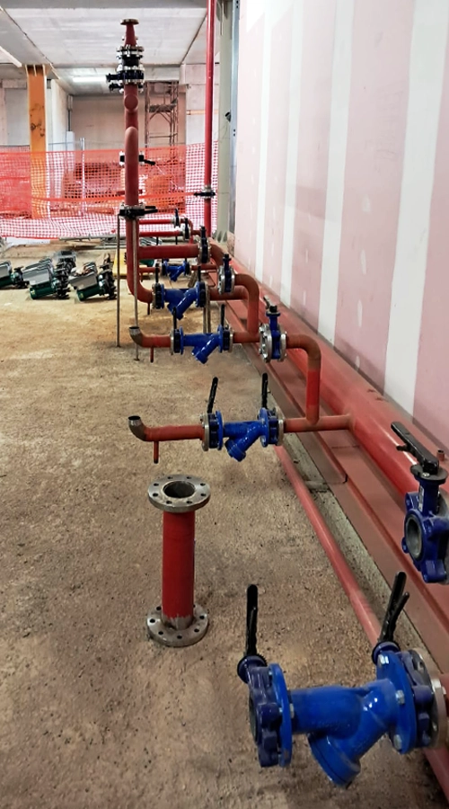 Centrale termica con tubazioni per gruppo frigo e UTA in copertura COIM 2005