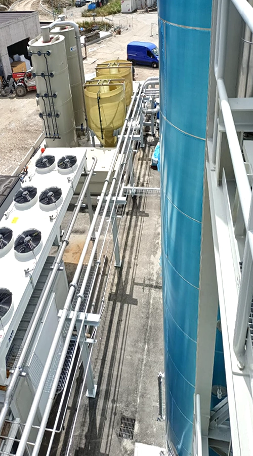 Vista dall’alto impianto biogas con piping e strutture industriali COIM 2005