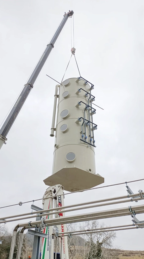 Installazione colonna impianto biogas con gru COIM 2005