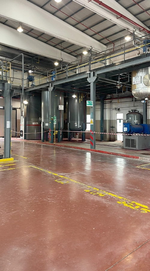 Soppalco industriale con strutture metalliche e impianti integrati COIM 2005