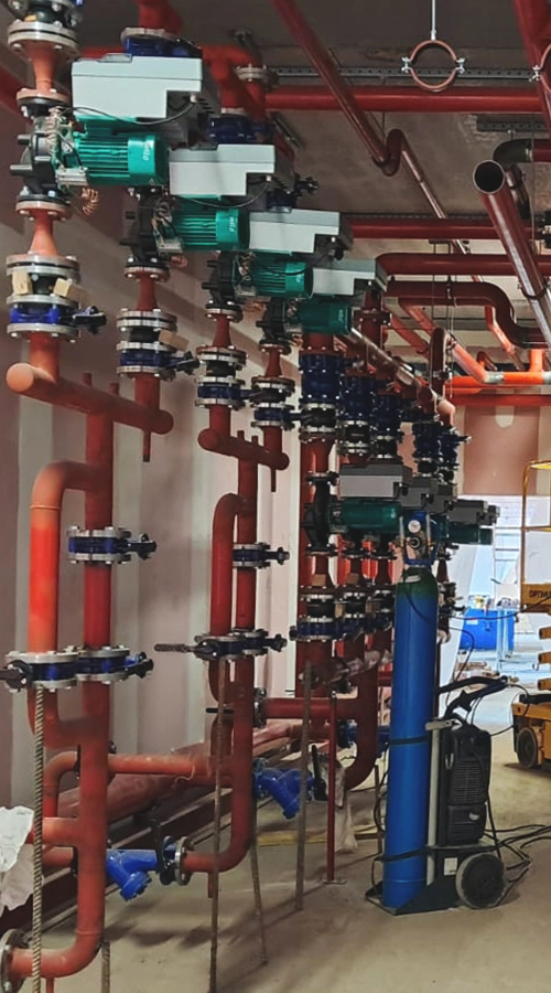 Collettori con pompe di circolazione e tubazioni per impianto Black Utilities realizzati da CO.I.M.