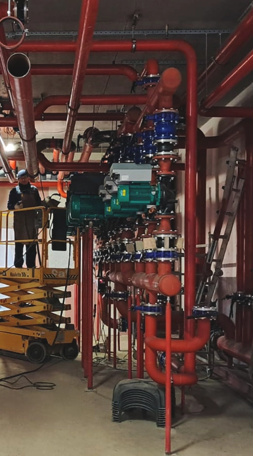 Collettori con pompe di circolazione e tubazioni per impianto Black Utilities realizzati da CO.I.M.