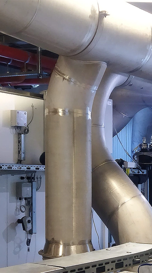 Operazione di saldatura su canalizzazione HVAC in acciaio eseguita da CO.I.M.